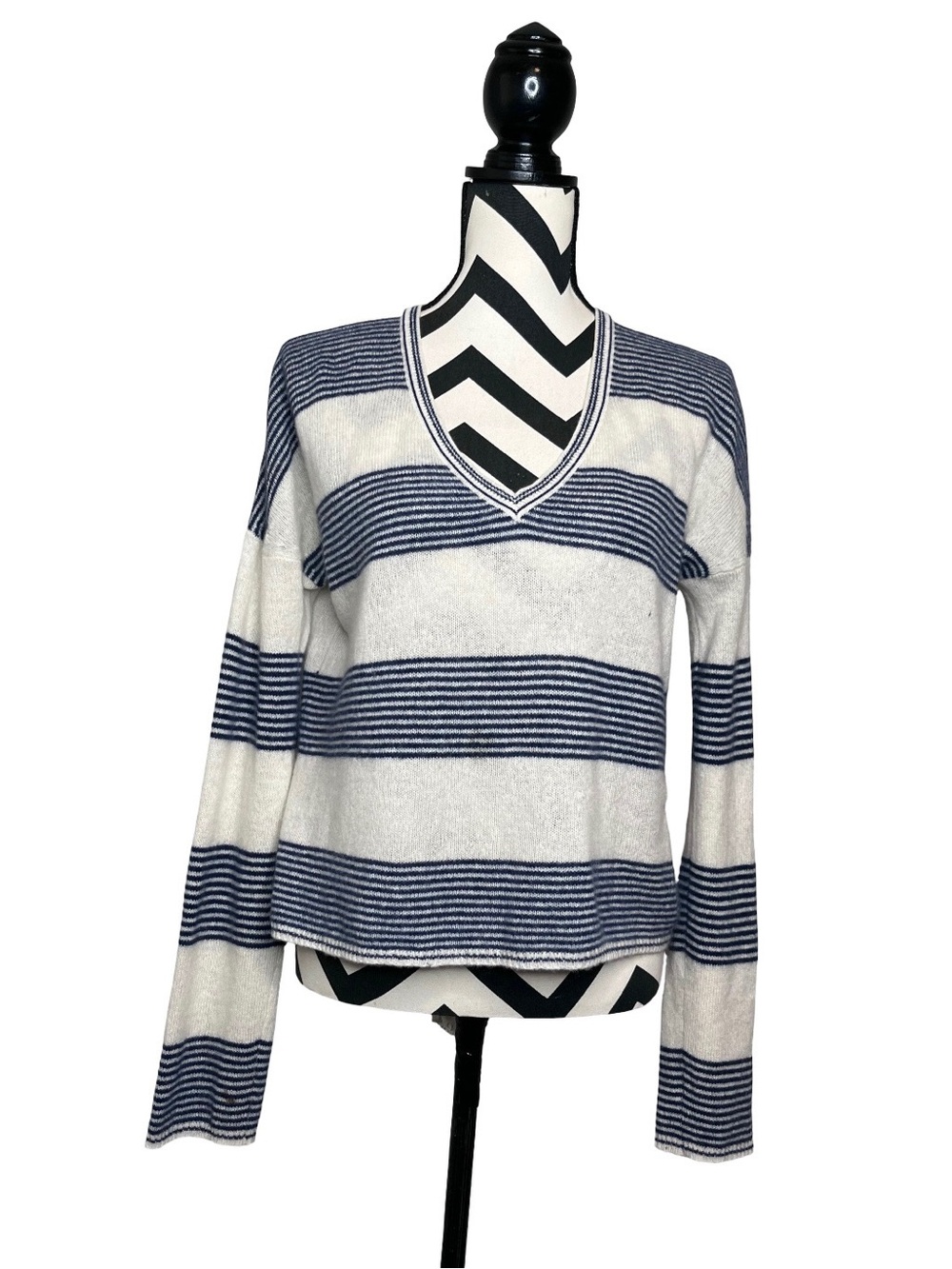 360 Cashmere Striped 100% Cashmere V-Neck Sweater Sz L